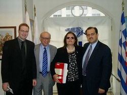 Η κα Μπερνιδάκη με τον Πρόεδρο του Ελληνοαμερικανικού Ινστιτούτου κ. Ροσίδη και τον Διευθυντή κ. Λαριγκάκη